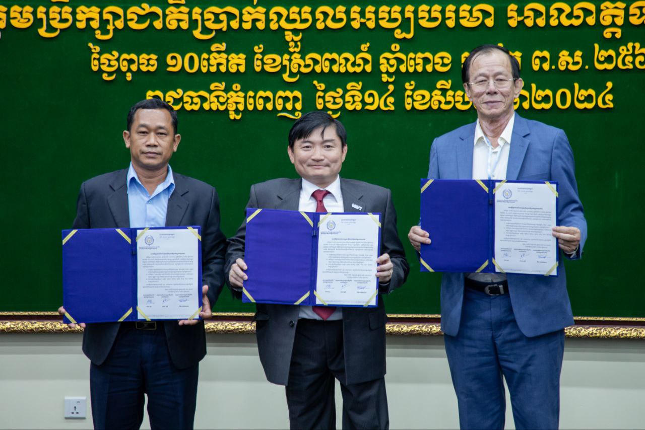 រាជរដ្ឋាភិបាលកម្ពុជា នៅតែមានឆន្ទៈជជែករឿងប្រាក់ឈ្នួលគោល ​បើទោះជាសេដ្ឋកិច្ច​សកលប្រឈមនឹងការលំបាកក៏ដោយ
