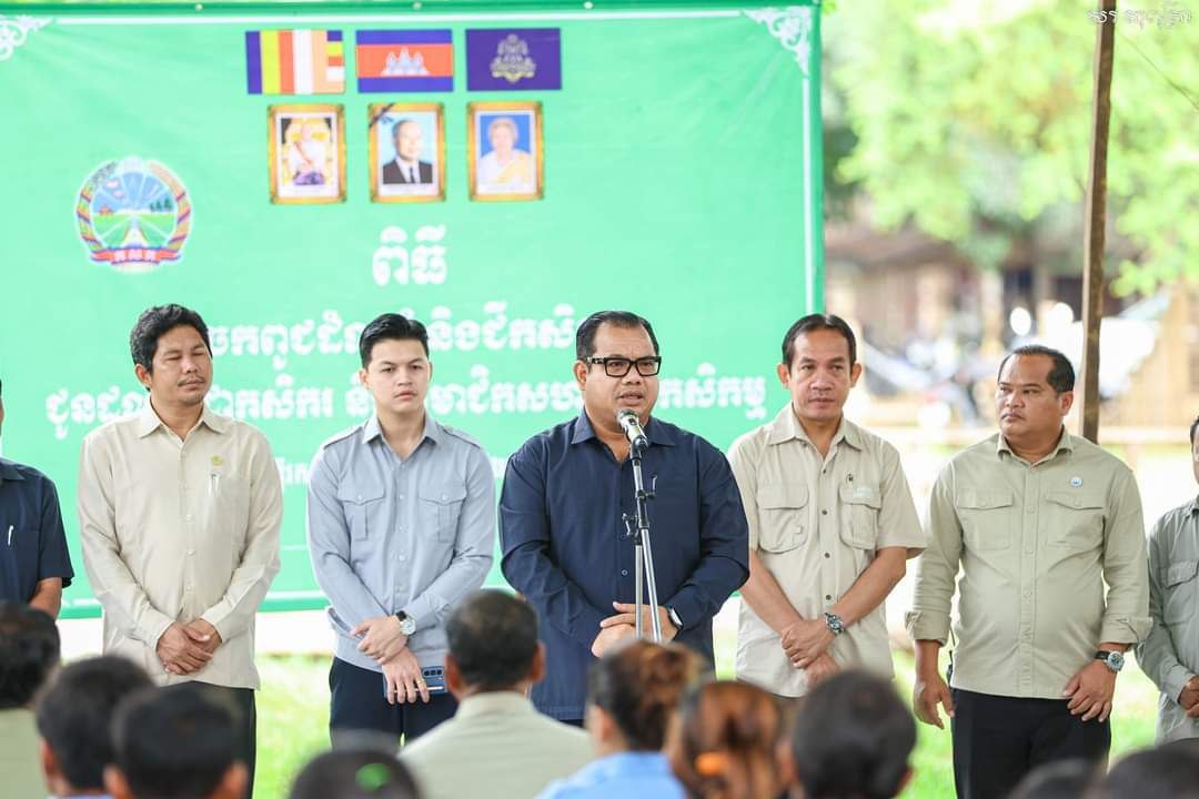 ប្រជាសហគមន៍កសិកម្ម ២៧២នាក់ ទទួលបានពូជដំណាំ និងជីធម្មជាតិ ពីអាជ្ញាធរខេត្ត