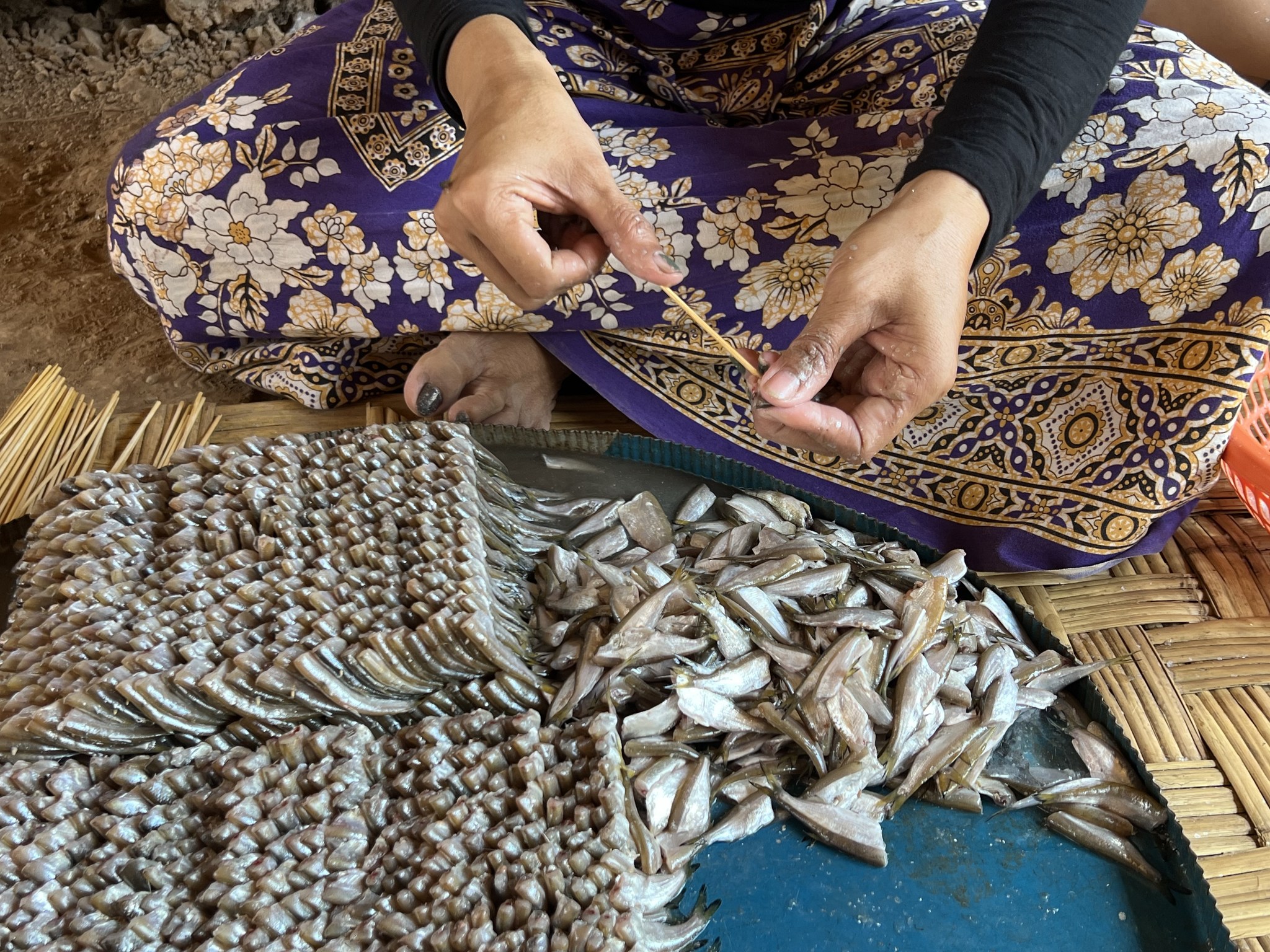 សកម្មភាពប្រជាពលរដ្ឋសង្កាត់ព្រែកក្មេង ក្រុងអារិយក្សត្រ ខេត្តកណ្តាល ធ្វើត្រីឆ្អើរ !!! សូមចូលរួមគាំទ្រផលិតខ្មែរ