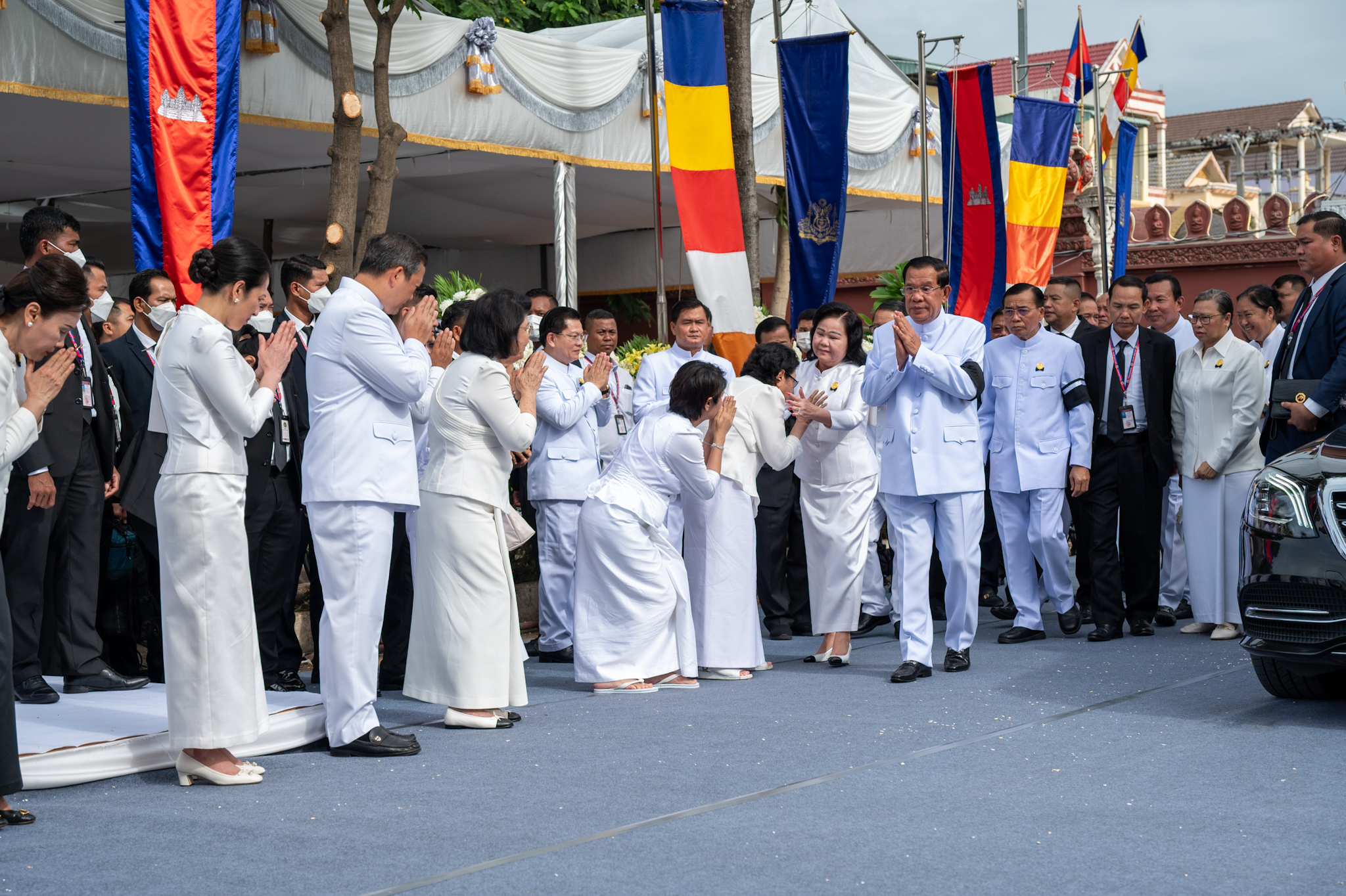 សម្តេចតេជោ ហ៊ុន សែន ប្រមុខរដ្ឋស្ដីទីអញ្ជើញផ្តល់ភ្លើងបូជា​សពសម្តេចចៅហ្វាវាំង គង់ សំអុល