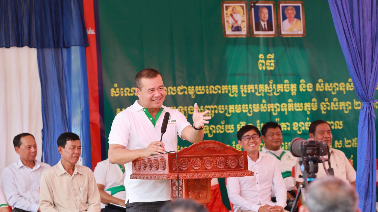 ឯកឧត្តមបណ្ឌិត កៅ ថាច សំណេះសំណាលជាមួយគ្រូបំប៉នសិស្សថ្នាក់ទី១២ និង​សិស្សរៀនបំប៉នត្រៀមប្រឡងសញ្ញាបត្រមធ្យមសិក្សាទុតិយភូមិ សម័យប្រឡង ០៨ តុលា ២០២៤
