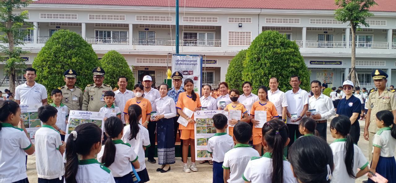 សិស្សសាលាបឋមសិក្សាគំរូក្រុងជាង ២ ០០០ នាក់ទទួលការអប់រំស្ដីពី​បញ្ហាគ្រឿងញៀន ចរាចរណ៍ផ្លូវគោក និងក្មេងទំនើង