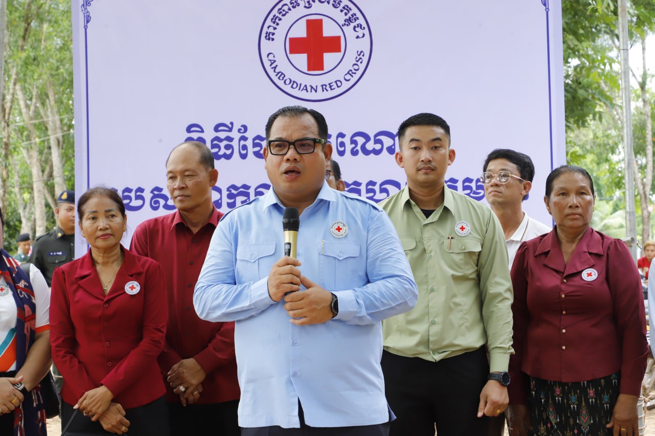 ប្រជាពលរដ្ឋរងគ្រោះ៨០គ្រួសារ នៅស្រុកសៀមបូក បានទទួលអំណោយ​ពីកាកបាទក្រហមកម្ពុជា
