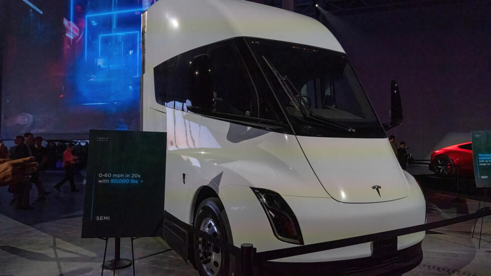 ឆេះ Tesla ១គ្រឿង ត្រូវការទឹក ១៩ម៉ឺនលីត្រពន្លត់