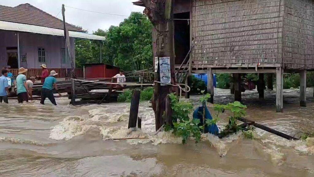 ប្រជាពលរដ្ឋនៅស្រុកចិត្របុរីជិត៥០០គ្រួសារ ប្រឈមនឹងជំនន់ទឹកភ្លៀង ,អាជ្ញាធរខេត្តបានជូនដំណឹងពីការហក់ឡើងនៃទឹកទន្លេមេគង្គ