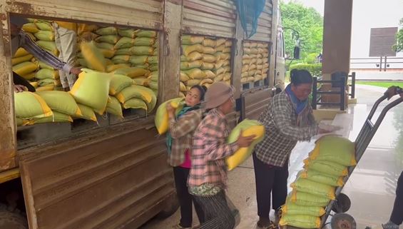 រដ្ឋបាលខេត្តសៀមរាប ទទួលអំណោយពីសប្បុរសជន