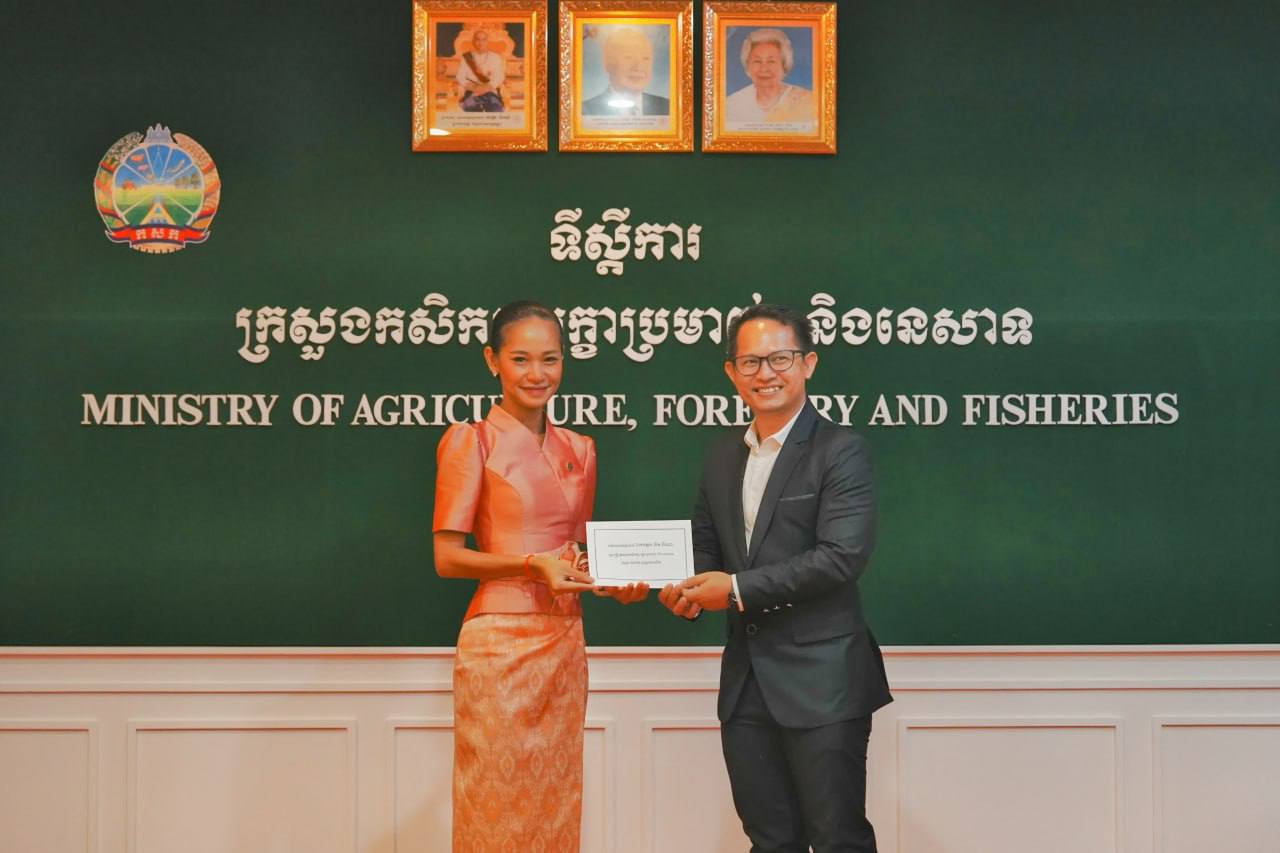 លោកជំទាវ អ៊ឹម រចនា លើកទឹកចិត្តឱ្យសមាគម នាវាយុវជនអាស៊ីអាគ្នេយ៍ ចូលរួម​ផ្សព្វផ្សាយអំពីផលិតផលសក្ដានុពលស្រូវរបស់កម្ពុជា