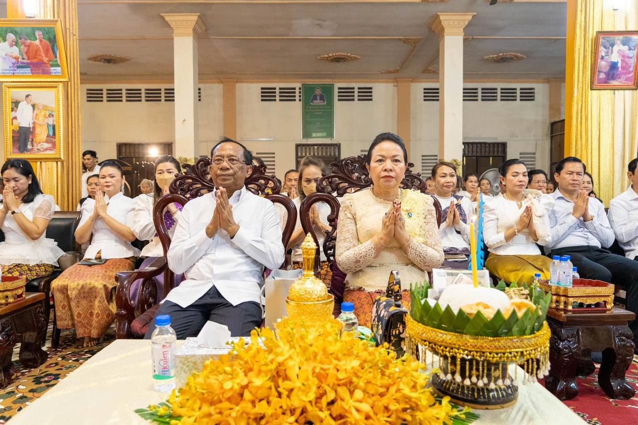 ឯកឧត្តម វង សូត និងលោកជំទាវ អញ្ជើញចូលរួមក្នុងពិធីបុណ្យកាន់ បិណ្ឌវេនទី៤ នៅវត្តប្រជុំនទី “ក្រពើហា”