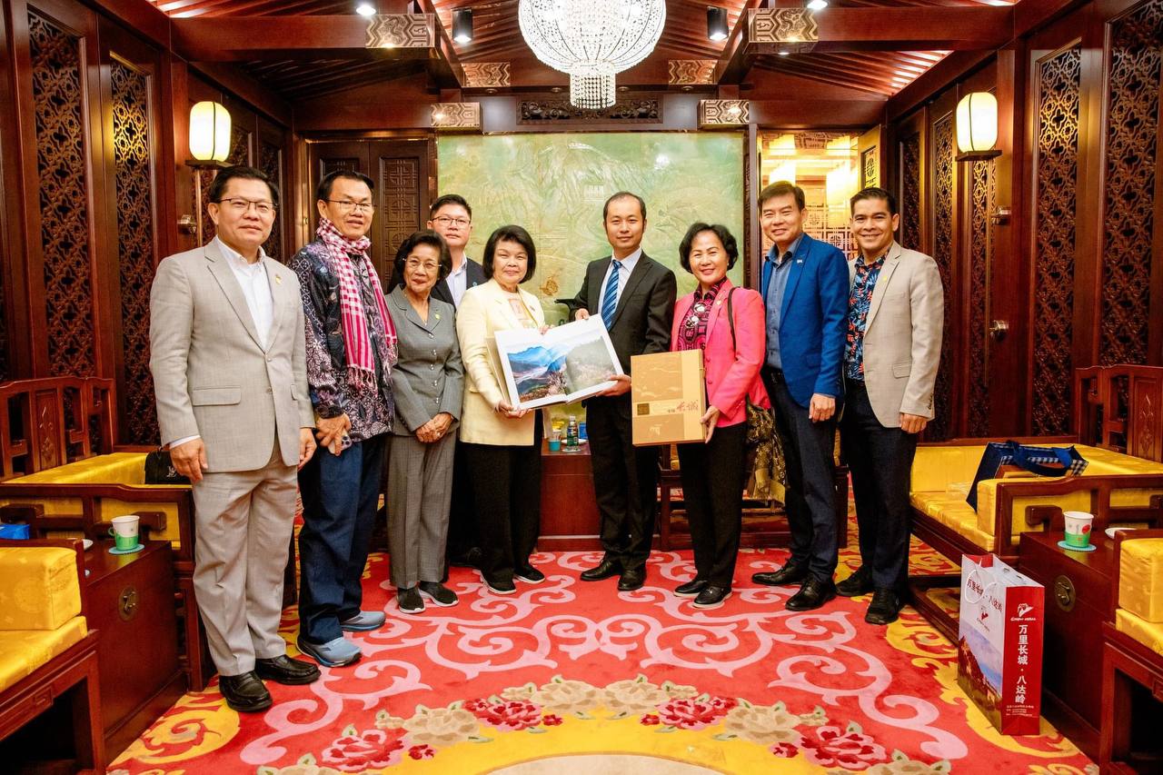 សម្តេចមហារដ្ឋសភាធិការធិបតី ឃួន សុដារី ដឹកនាំគណៈប្រតិភូជាន់ខ្ពស់ អញ្ជើញទស្សនា​មហាកំផែងនៃប្រទេសចិន