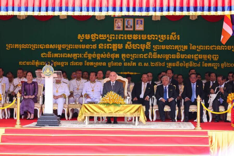 ព្រះករុណា ព្រះមហាក្សត្រ ស្តេចយាងជាព្រះរាជាធិបតី ព្រះរាជពិធីសម្ពោធវិមានរដ្ឋធម្មនុញ្ញ ចំខួបអនុស្សាវរីយ៍ លើកទី៣១ នៃទិវាប្រកាសរដ្ឋធម្មនុញ្ញ