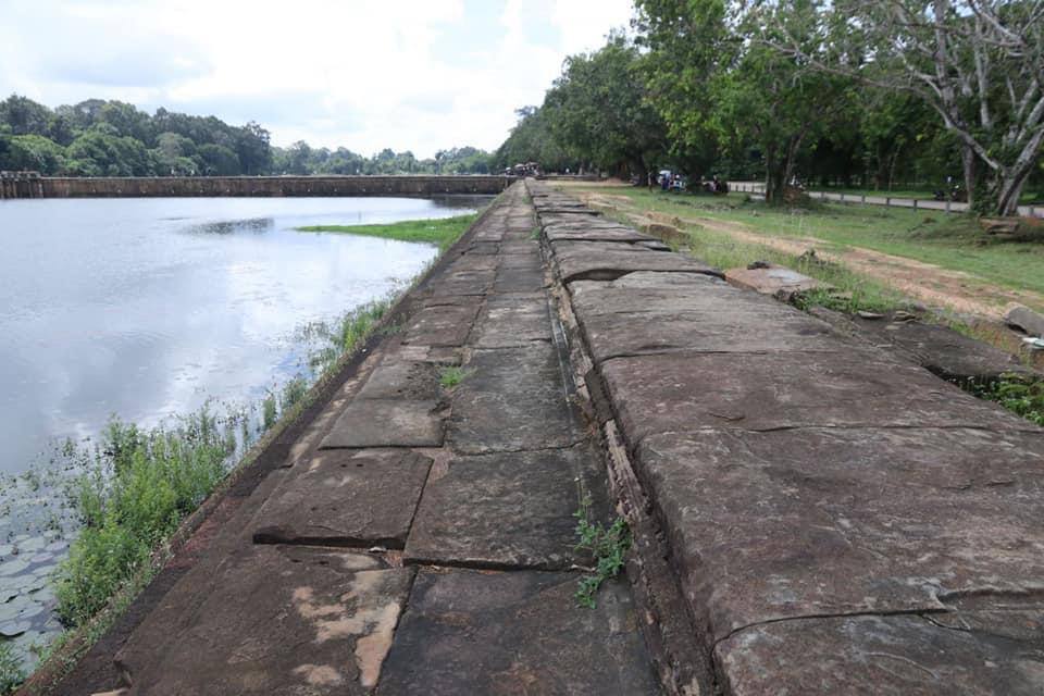 ច្រាំងកសិន្ធុប្រាសាទអង្គរវត្ត ផ្នែកខាងជើងស្ពានហាលប្រវែង ២០ម៉ែត្រត្រូវបានធ្វើការជួសជុលបន្ថែមទៀត