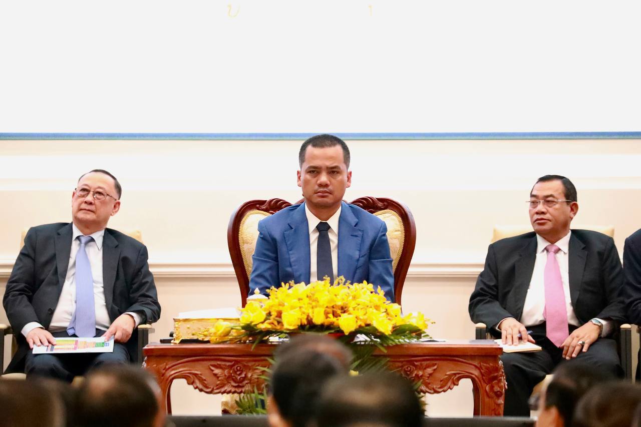 ឯកឧត្តមអភិសន្តិបណ្ឌិត ស សុខា ណែនាំ រដ្ឋបាលរាជធានី ខេត្ត រៀបចំផែនការ​យុទ្ធសាស្រ្ត ស្ដីពីការពង្រឹងសន្តិសុខរយៈពេលខ្លី មធ្យម និងវែង ឱ្យត្រូវនឹងស្ថាន​ភាពជាក់ស្ដែង