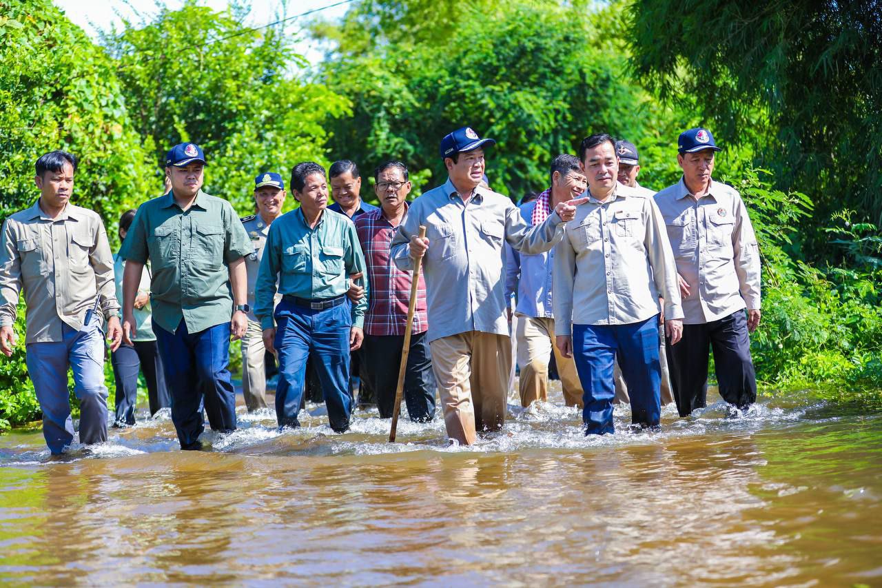 ទេសរដ្ឋមន្រ្តី គន់ គីម អញ្ជើញពិនិត្យស្ថានភាព​ទឹកជំនន់ទន្លេមេគង្គ និងសួរសុខទុក្ខប្រជាពលរដ្ឋស្រុកកោះសូទិន