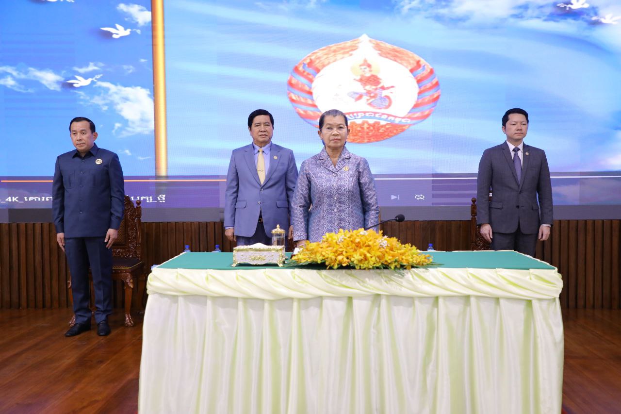សម្តេច ម៉ែន សំអន អញ្ជើញជាអធិបតី ក្នុងពិធីប្រកាសផ្ទេរតំណែង ប្រធានគណៈ​កម្មាធិ​កា​រ​​គណបក្សក្រសួងទេសចរណ៍ និង ប្រធានគណៈកម្មាធិការគណបក្សក្រសួង​អធិកា​រកិច្ច