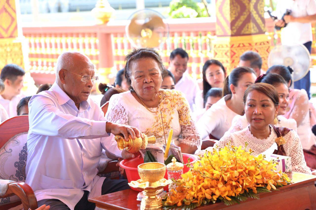 សម្តេចអគ្គមហាពញាចក្រី ហេង សំរិន និងសម្តេចធម្មវិសុទ្ធវង្សា សៅ ទី ហេង សំរិន ប្រារព្ធពិធីកាន់បិណ្ឌវេនទី១២