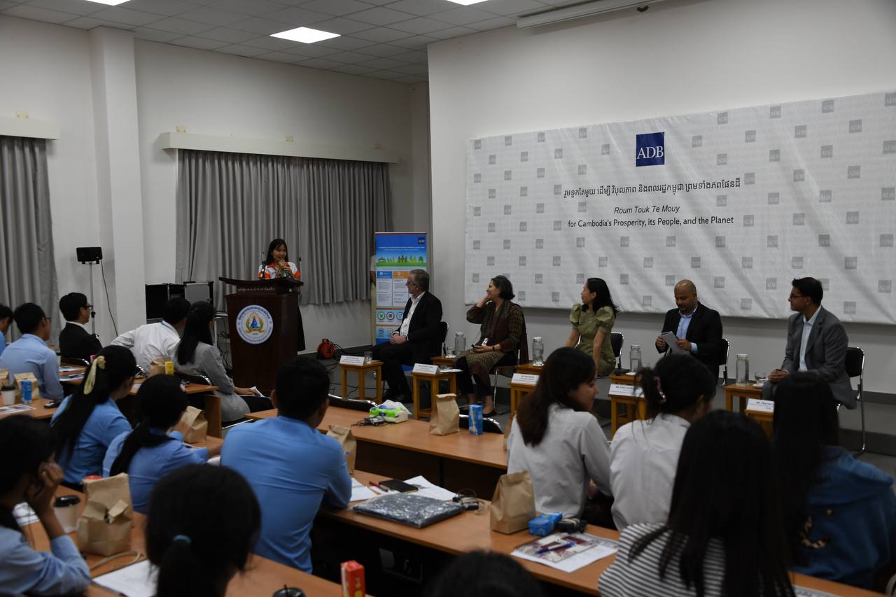 ADB ចាប់ផ្តើមកិច្ចពិភាក្សាដំបូង  អំពីការអនុវត្តយុទ្ធសាស្ត្រ​ថ្មី​សម្រាប់​អភិវឌ្ឍន៍កម្ពុជា របស់ខ្លួន