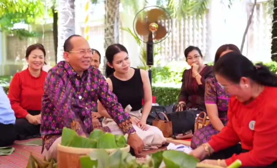 អាជ្ញាធរក្រុងកំពតនិងក្រុមហ៊ុនប្រមូលសំរាមប្តេជ្ញាថាភ្ជុំបិណ្ឌនេះមិនឱ្យទេសចរឃើញសំរាម