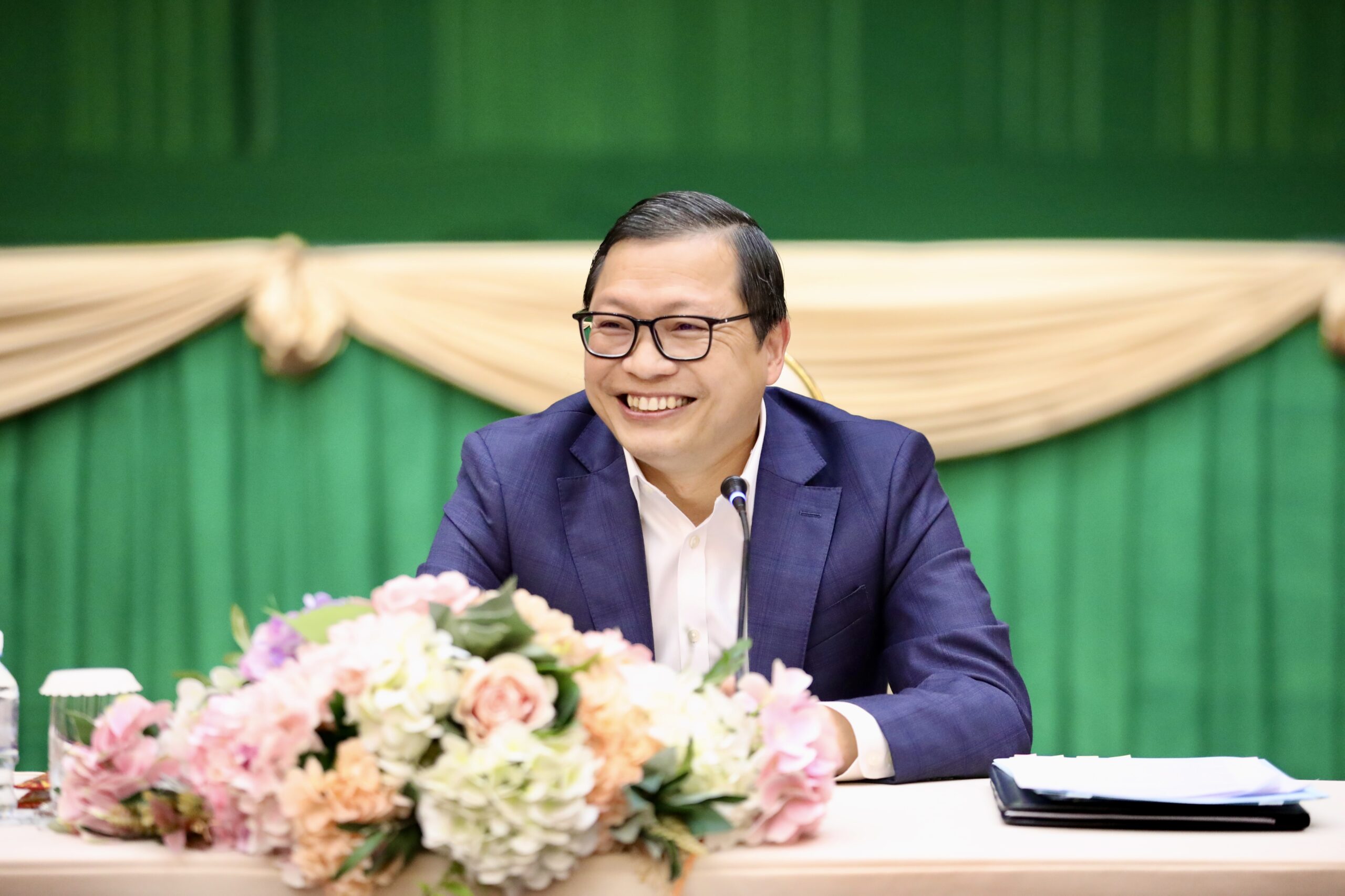 អគ្គលេខាធិការ ស្នើមន្រ្តីអគ្គលេខាធិការដ្ឋានព្រឹទ្ធសភា បន្តសកម្មភាពចុះសួរសុខទុក្ខនិវត្តជនយើង និងបន្តជួយគាំទ្រផ្នែកស្មារតី និងសម្ភារៈ តាមគ្រប់លទ្ធភាពដែលអាចធ្វើទៅបាន