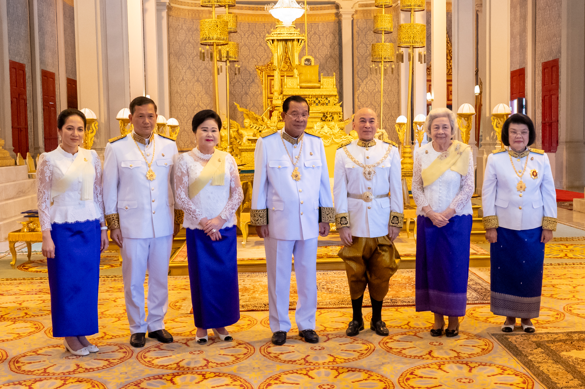សម្តេចតេជោ ហ៊ុន សែន និង សម្ដេចកិត្តិព្រឹទ្ធបណ្ឌិត អញ្ជើញចូលរួមក្នុងព្រះរាជពិធីខួបទី២០ឆ្នាំ នៃការគ្រងព្រះបរមសិរីរាជសម្បត្តិ របស់ព្រះមហាក្សត្រ ថ្ងៃទី២