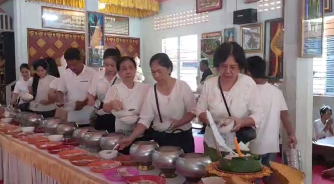 ថ្ងៃភ្ជុំបិណ្ឌនៅវត្តចំណាស់រាប់រយឆ្នាំចំនួនពីរក្នុងក្រុងសៀមរាប