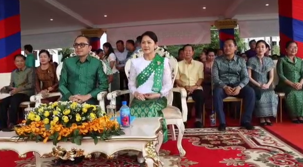 ពិធីប្រណាំងទូកនៅខេត្តកំពង់ធំបានបញ្ចប់ក្រោមស្នាមញញឹមនិងក្តីសប្បាយរីករាយ