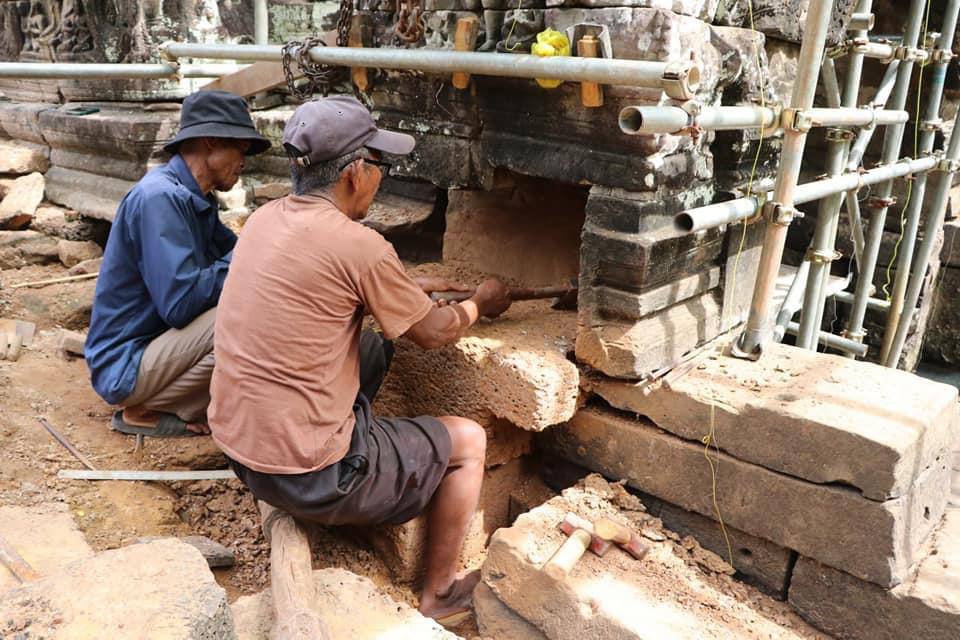 អ្នកជំនាញកំពុងធ្វើការជួសជុលប្រាសាទនាគព័ន្ធ ឱ្យមានសោភ័ណភាពដូចសភាពដើមឡើងវិញ