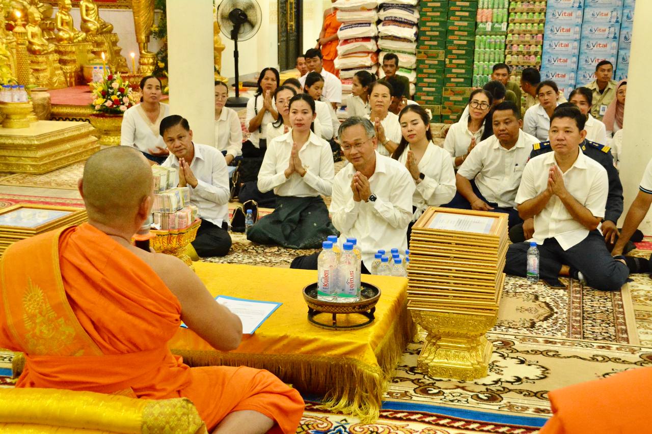 ចៅអធិការវត្តនៅក្នុងខណ្ឌច្បារអំពៅ ឧបត្ថម្ភថវិកា ទេយ្យទាន ទេយ្យវត្ថុ ដល់អាជ្ញាធរខណ្ឌ