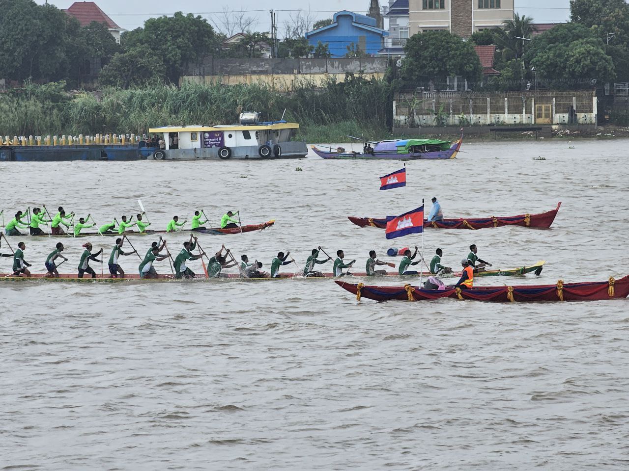 មន្រ្តី និងប្រជាពលរដ្ឋ ៖ តំលៃនៃសន្តិភាពទើបយើងអាចរៀបចំពិធីអុំទូកបានដោយសប្បាយរីករាយ