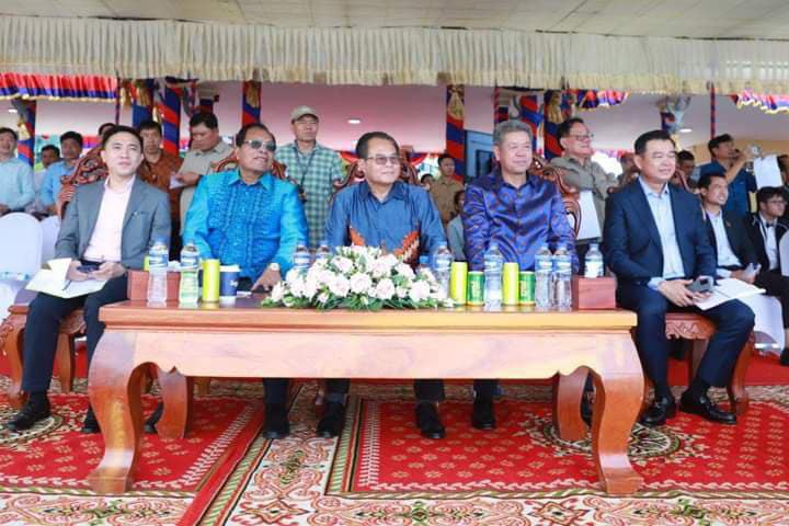 មនុស្សប្រមាណ១៨ ម៉ឺននាក់កម្សាន្តពិធីប្រណាំង​ទូកខេត្តកណ្តាល