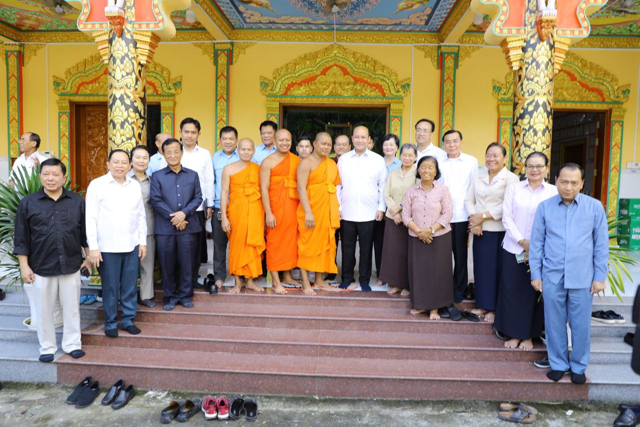 សម្ដេចកិត្តិសង្គហបណ្ឌិត ម៉ែន សំអន អញ្ជើញពិនិត្យទីតាំងវត្តស្វាយសៀមថ្មី(វត្តខ្មែរនៅកម្ពុជាក្រោម) ដែលនឹងត្រូវដង្ហែអង្គកឋិនទៅនាដើមខែវិច្ឆិកាខាងមុខនេះ