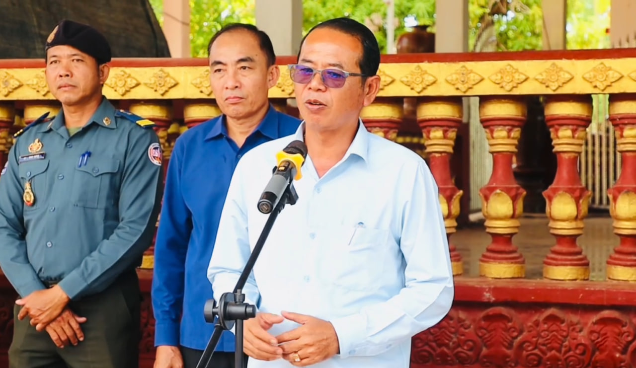 រដ្ឋបាលស្រុកស្ទោង នាំយកស្រូវពូជអំណោយសម្ដេចធិបតី ជាង១១តោន ចែកជូនកសិករ