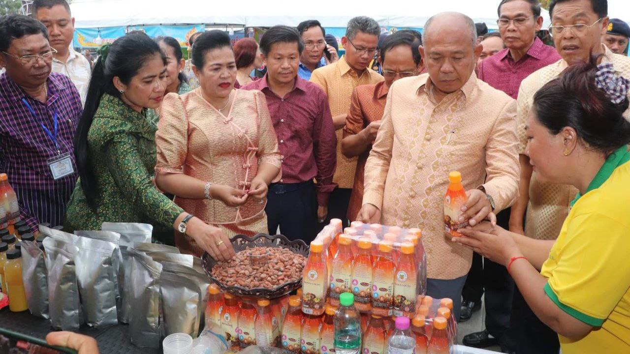 ពិធីបុណ្យអុំទូកនៅខេត្តបន្ទាយមានជ័យ បញ្ចប់ក្រោមក្តីសប្បាយរីករាយ