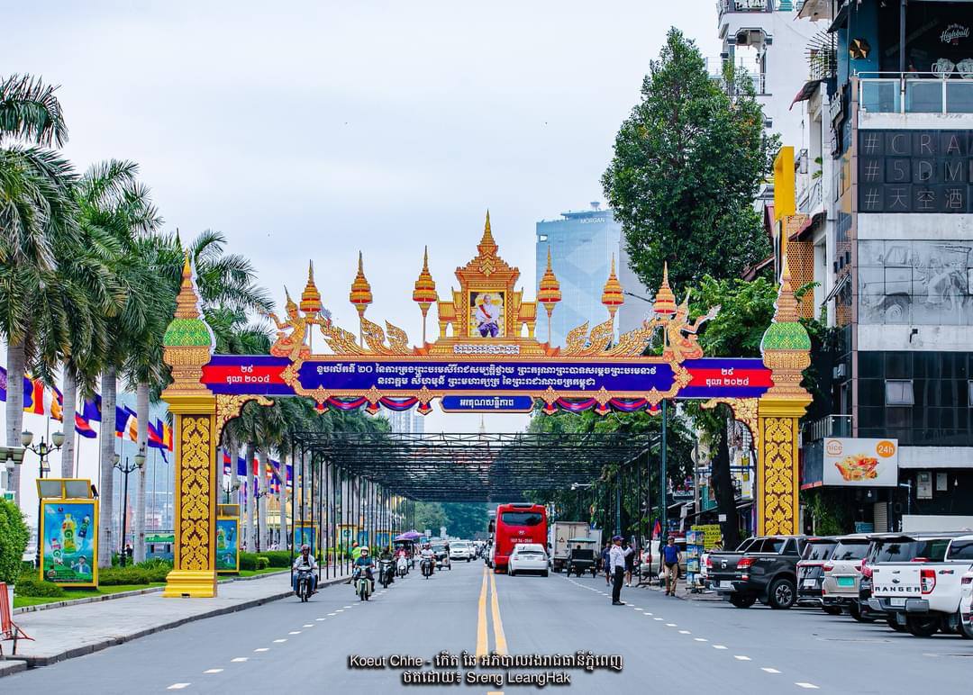 រដ្ឋបាលរាជធានីភ្នំពេញបានជួសជុល តុបតែង កែលម្អ វិមានឯករាជ្យ សួនច្បារនានានិង បាញ់ ទឹកសំអាត រួចរាល់ដើម្បីត្រៀម រៀបចំខួបលើកទី២០ នៃការគ្រងរាជសម្បត្តិ និងបុណ្យអុំទូក