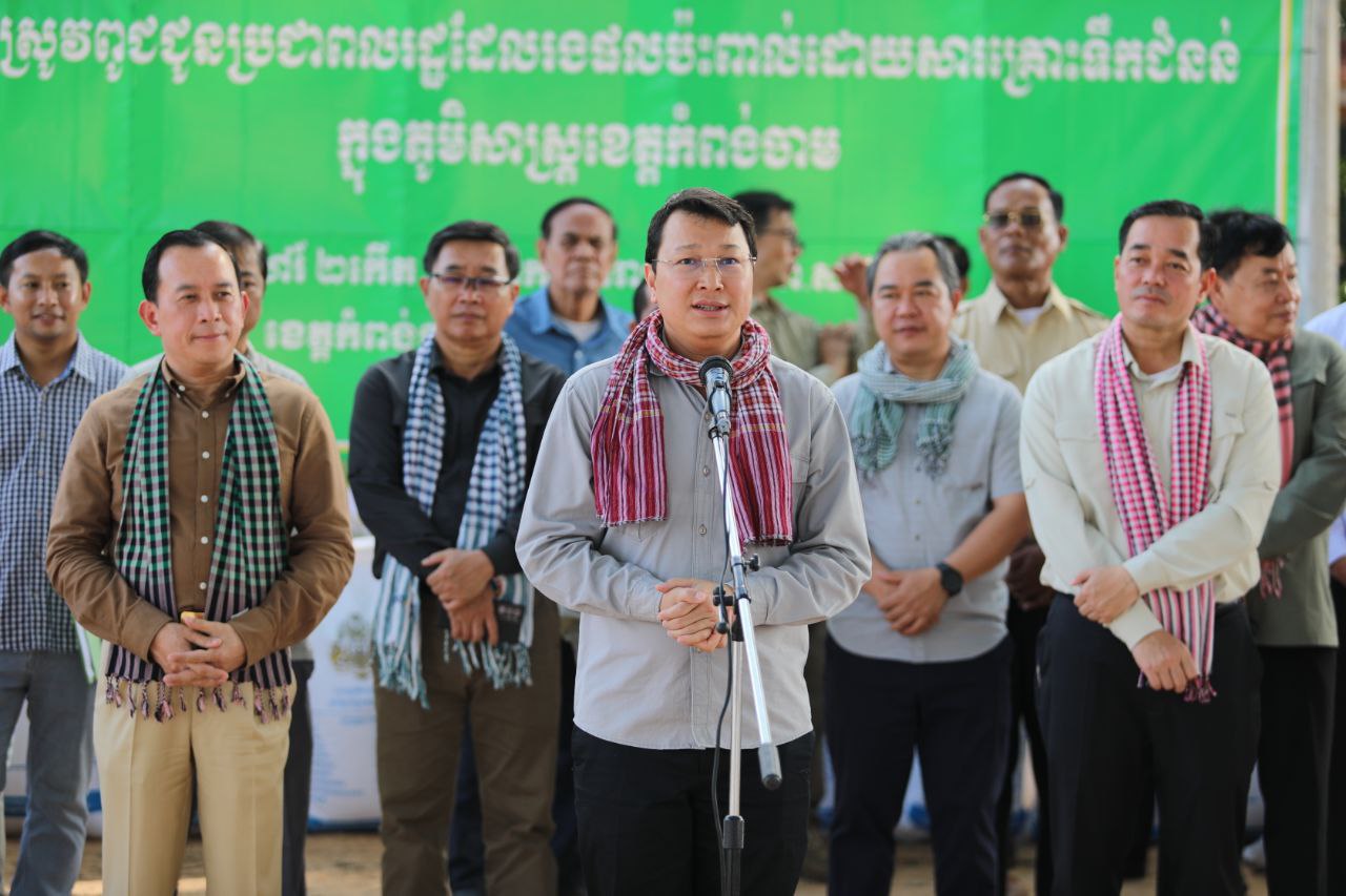 រដ្ឋមន្ដ្រីកសិកម្មអញ្ជើញចែកស្រូវពូជជិតបីរយតោន ជូនដល់កសិករ​ចំនួនជិតបីពាន់គ្រួសារនៅខេត្តកំពង់ចាម