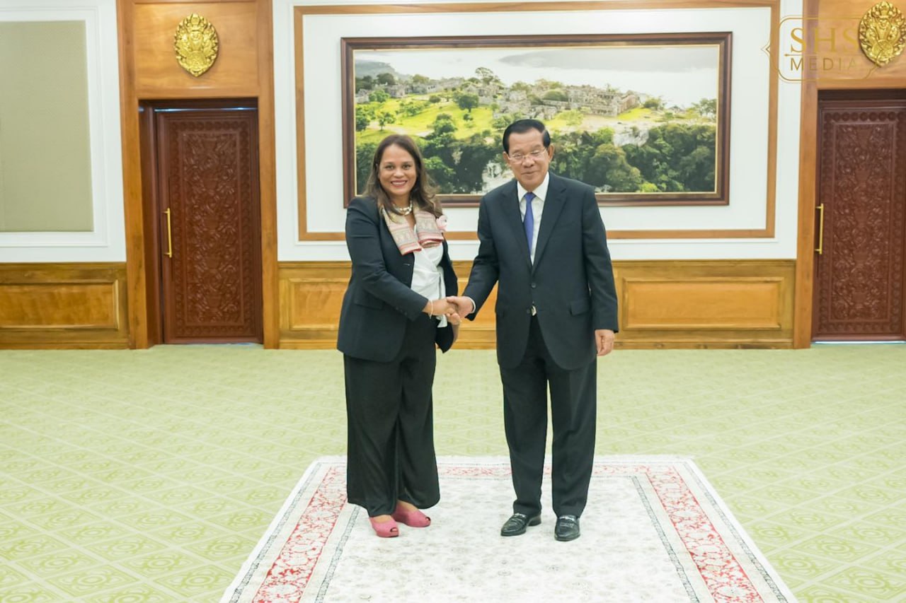តំណាងសាជីវកម្មហិរញ្ញវត្ថុអន្តរជាតិ៖ សម្តេចតេជោ ហ៊ុន សែន មានតួនាទីដ៏ធំធេងនៅក្នុងតំបន់ និងជាឥស្សរជនក្នុងសកលលោក ដែលមានកេរ្តិ៍ឈ្មោះល្បីក្នុងប្រវត្តិសាស្រ្ត