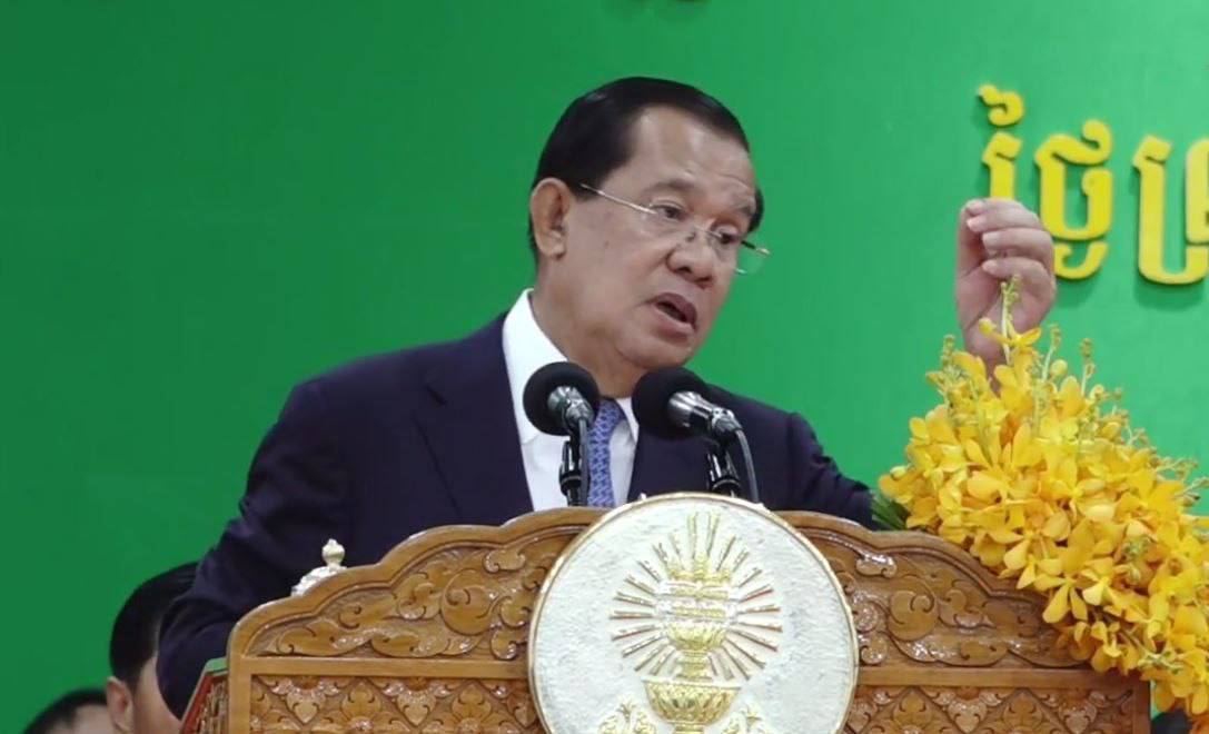សម្តេចតេជោ ហ៊ុន សែន៖ “តំបន់កោះគុត គឺជាតំបន់ត្រួតស៊ីគ្នារវាងកម្ពុជា និងថៃ ខណៈកោះនេះគឺរាជរដ្ឋាភិបាលកម្ពុជា និងថៃកំពុងបន្តជជែកគ្នាយ៉ាងក្តៅគគុកនៅឡើយ”