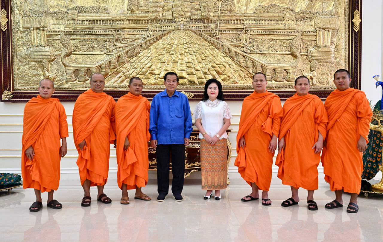 គណៈប្រតិភូព្រះមន្រ្តីសង្ឃខ្មែរក្រោម ខេត្តត្រាវិញ ប្រទេសវៀតណាម បាននិមន្តជួបសំណេះសំណាលជាមួយសម្តេចតេជោ ហ៊ុន សែន និងសម្តេចកិត្តិព្រឹទ្ធបណ្ឌិត