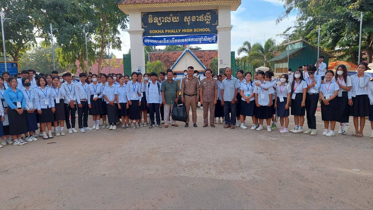ក្រសួងបរិស្ថានចាប់ផ្តើមសកម្មភាពសម្អាតផ្លូវជាតិនៅតាមបណ្តាឃុំ-សង្កាត់ ដើម្បីបង្កើនភាពស្អាត