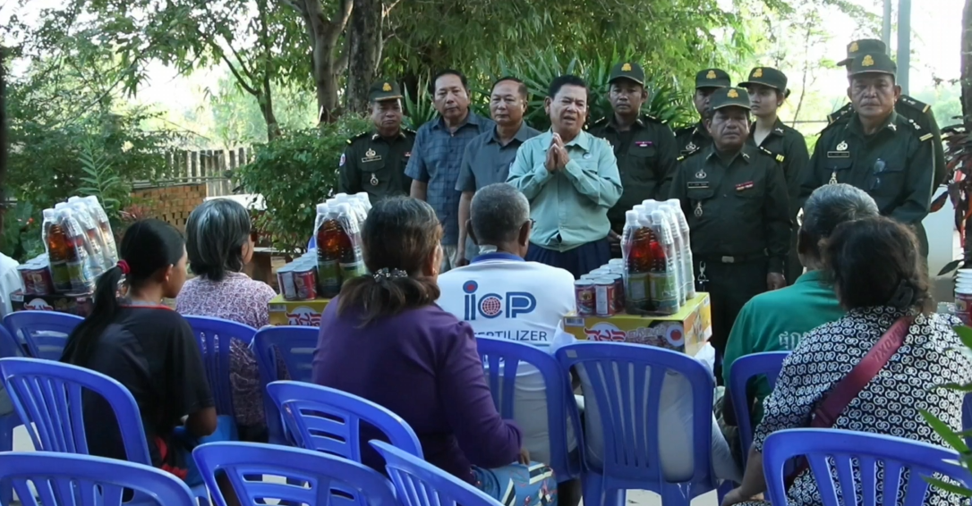 ឧត្តមសេនីយ៍ទោ សោម ស៊ុន ដឹកនាំកងកម្លាំងនៃបញ្ជាការដ្ឋា​នតំបន់ប្រតិបត្តិការសឹករងកំពង់ធំ អបអរសាទរខួប អនុស្សាវរីយ៍ លើកទី៤៦ ទិវាកំណើតរណសិរ្សសាមគ្គីអភិវឌ្ឍន៍មាតុភូមិកម្ពុជា