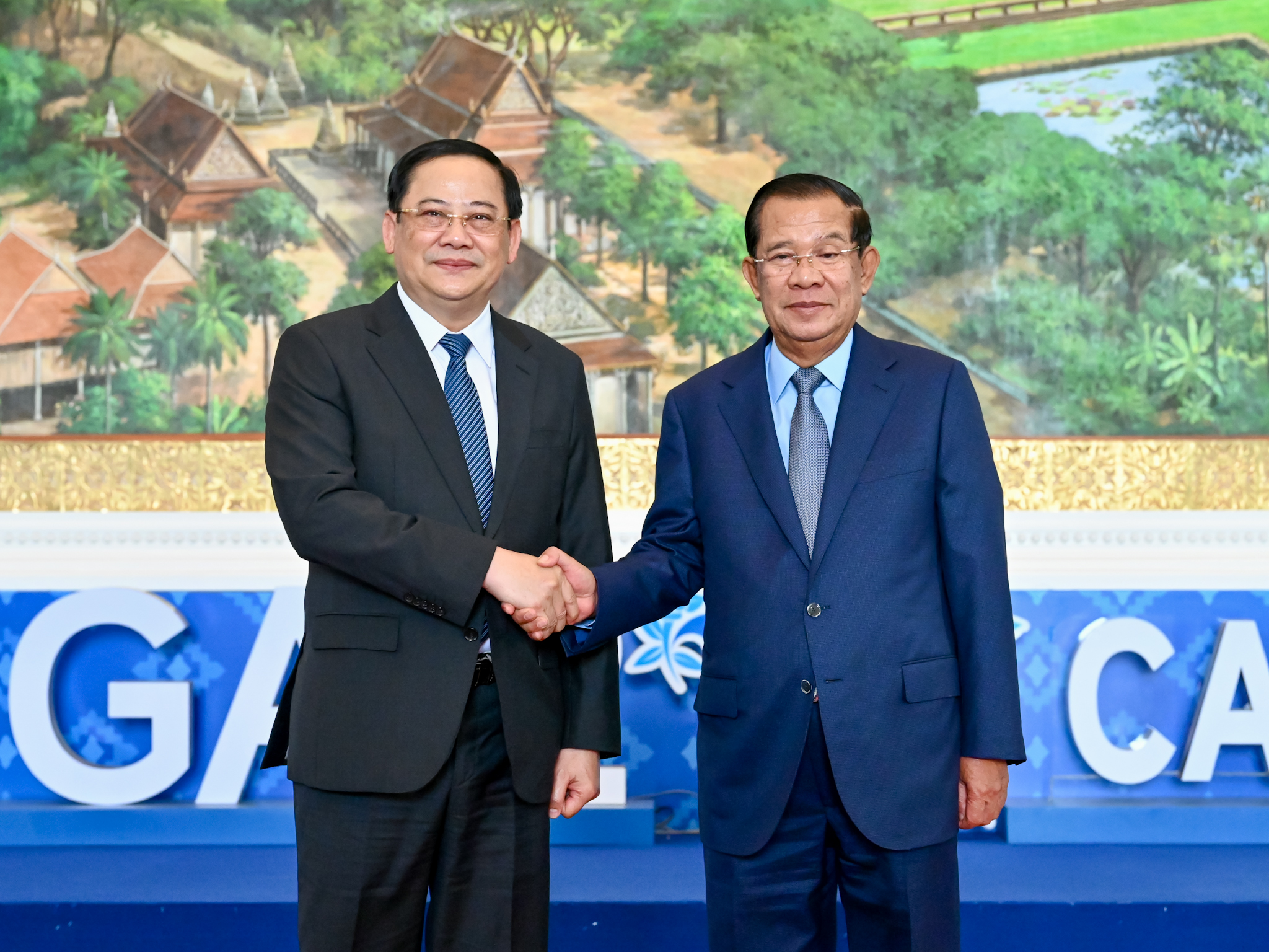 សម្ដេចតេជោ ហ៊ុន សែន អនុញ្ញាតឱ្យនាយករដ្ឋមន្រ្តី ឡាវ ចូលជួបសម្ដែងការគួរសម