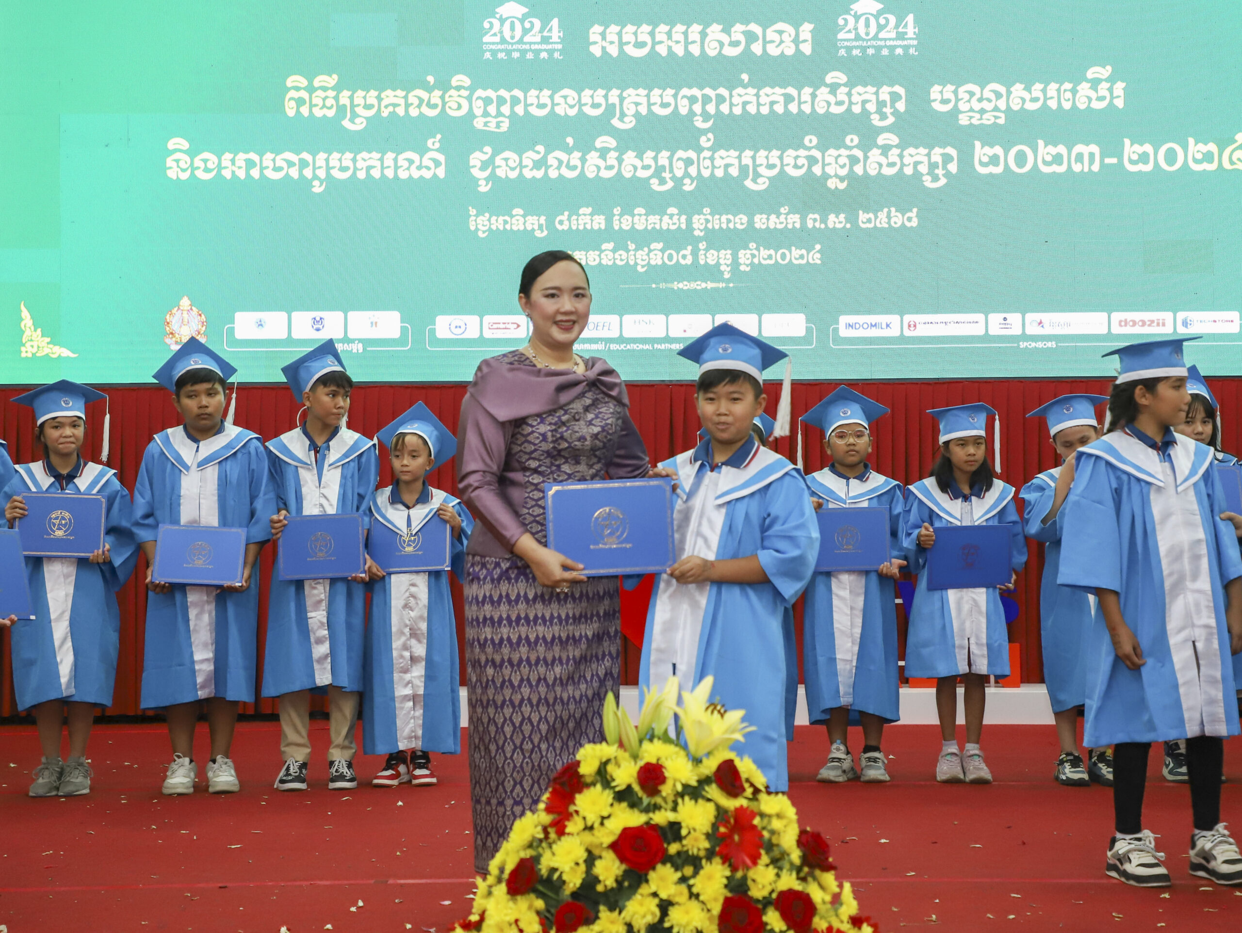 មន្ត្រីជាន់ខ្ពស់ក្រសួងអប់រំលើកទឹកចិត្តសាលារៀន បញ្ជ្រាបចំណេះដឹងបម្រែបម្រួលអាកាសធាតុ ចាប់ពីថ្នាក់តូច