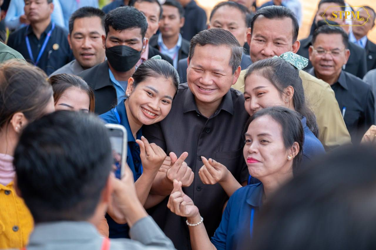 កម្មករនិយោជិត៖ នៅកន្លែងធ្វើការមានភាពស្និទ្ធស្នាល និងសុខដុមរមនារវាងកម្មករនិយោជិត និងថៅកែ ដូចជាគ្រួសារតែមួយ 