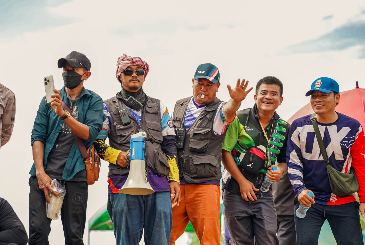 ឯកឧត្តម ទៀ ស្យាម ចាត់ទុកព្រឹត្តការណ៍ប្រណាំងរថយន្ត off-Road អន្តរជាតិ នៅព្រះសីហនុ គឺអាចជំរុញសេដ្ឋកិច្ច វិស័យទេសចរណ៍ និងវិស័យកីឡា