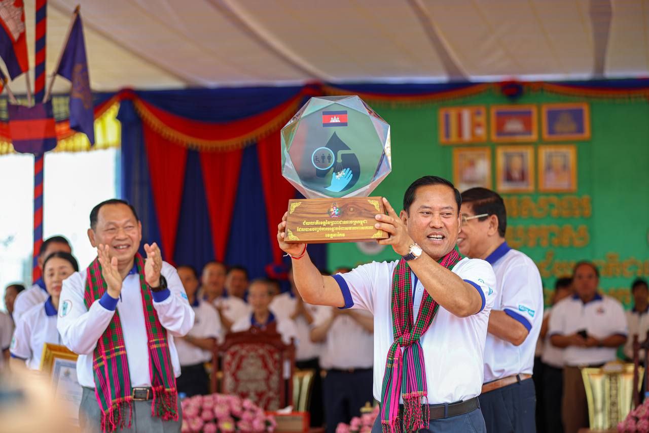 ខេត្តតាកែវ ប្រកាសជាខេត្តបញ្ចប់ការបន្ទោបង់ពាសវាលពាសកាល