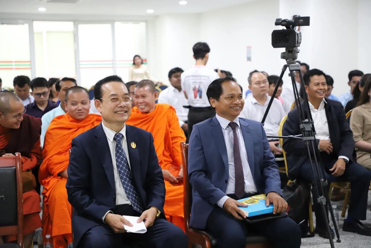 លោកបណ្ឌិត ឈត ប៊ុនថង៖ ការយល់ដឹងពីទស្សនវិជ្ជា គឺពិតជា​មានសារៈសំខាន់សម្រាប់មនុស្សម្នាក់ៗ