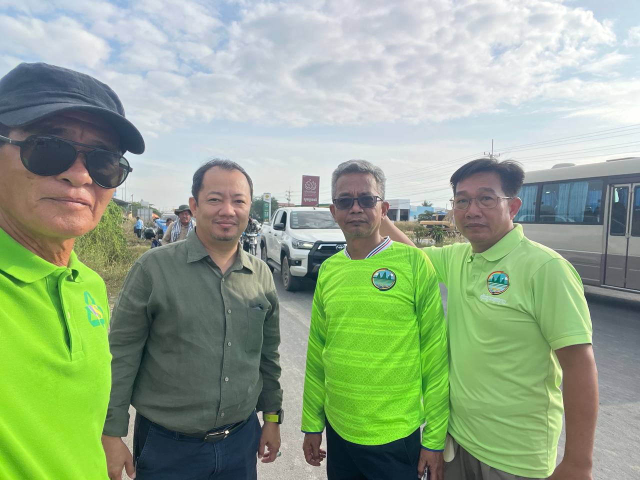 ក្រសួងបរិស្ថាន និងអាជ្ញាធរមូលដ្ឋាន ប្រជាពលរដ្ឋ បានចុះធ្វើអនាម័យសំអាតសំរាមតាមដងផ្លូវជាតិលេខ៣ ក្នុងភូមិសាស្រ្តខេត្តកណ្តាល
