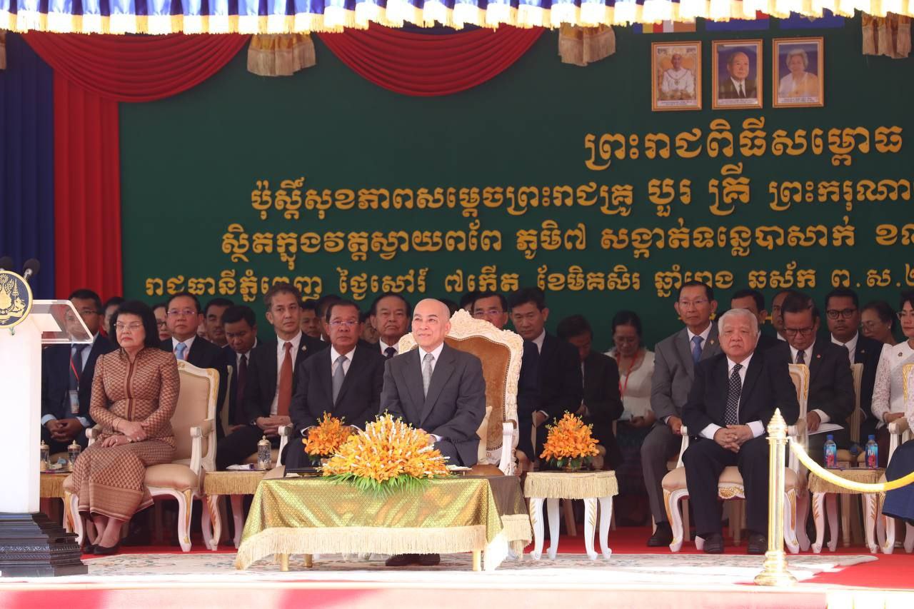 ព្រះករុណា ព្រះមហាក្សត្រ ស្តេចយាងជាព្រះរាជាធិបតី ព្រះរាជពិធីសម្ពោធប៉ុស្តិ៍សុខភាពសម្តេចព្រះរាជគ្រូ បួរ គ្រី ព្រះករុណាព្រះមហាក្សត្រ សីហមុនី