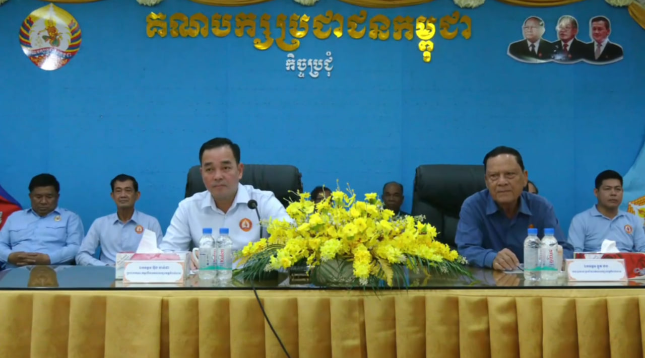ប្រធានគណបក្សប្រជាជនកម្ពុជាខេត្តកំពង់ចាមជួបសំណេះសំណាលសមាជិកថ្មីជាង១០០នាក់