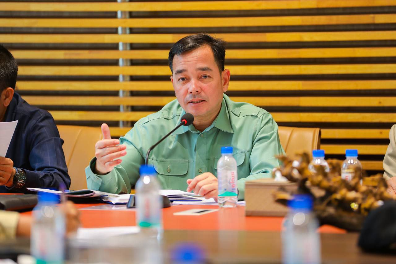 អភិបាលខេត្តកំពង់ចាមអញ្ជើញចុះពិនិត្យទីតាំងសម្រាប់រៀបចំពិធីចែកបណ្ណកម្មសិទ្ធដីធ្លីជូនពលរដ្ឋ