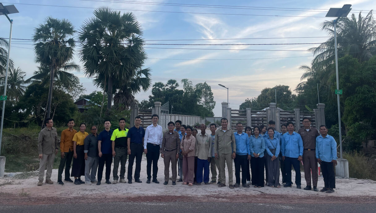 អំពូលសូឡាបំភ្លឺផ្លូវរបស់អង្គការស្រាវជ្រាវ និងផ្សព្វផ្សាយអរិយធម៌អេកូឡូស៊ីរបស់ប្រទេសចិន រួមចំណែកដល់ការអភិវឌ្ឍក្រុងរុនតាឯក